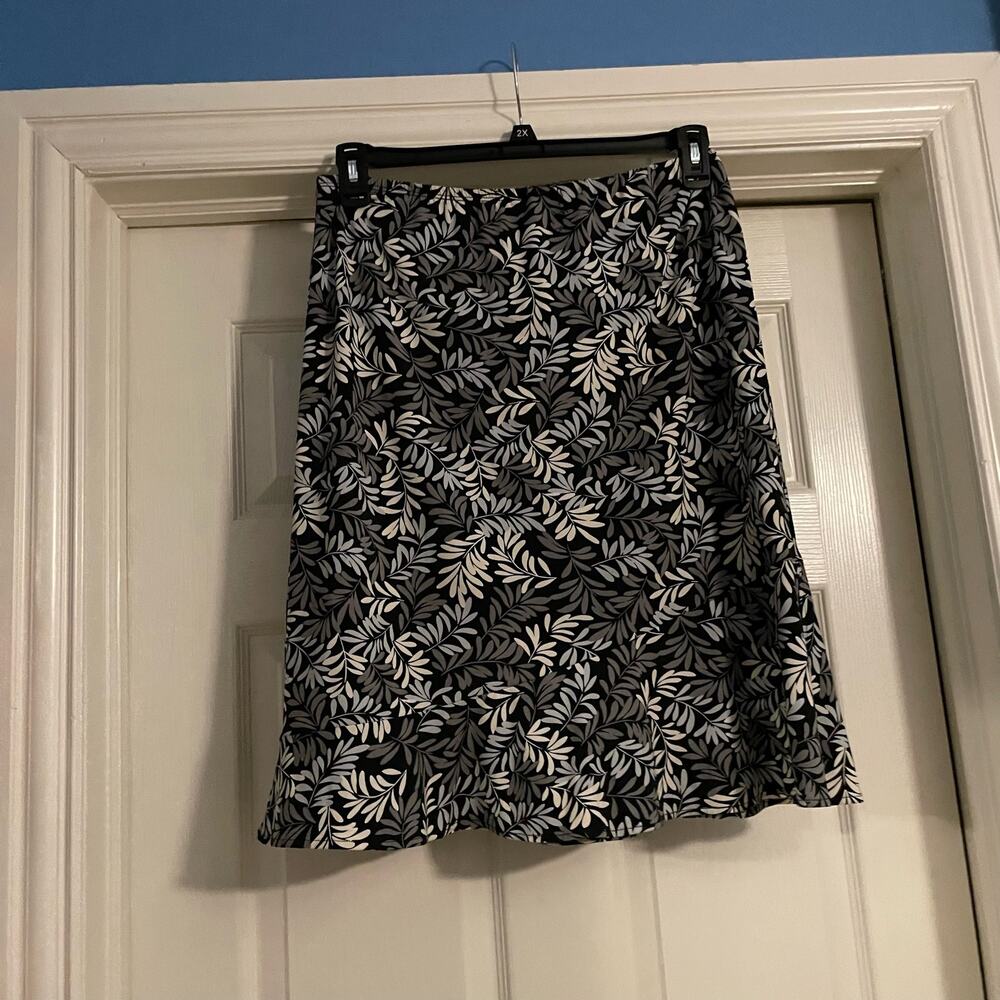 BCBGMAXAZRIA floral skirt in size L